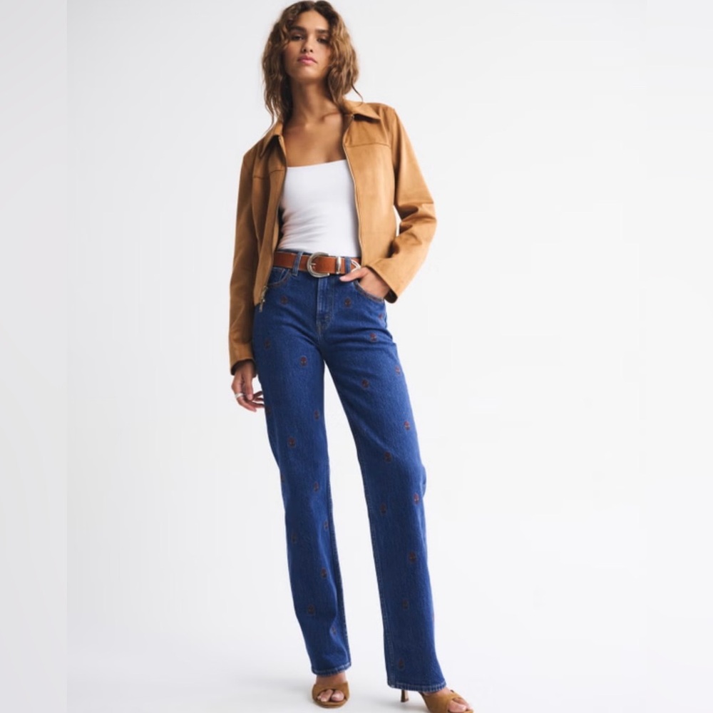 A&F High Rise 90s Relaxed Floral Embroidered Jean in Floral Embroidered